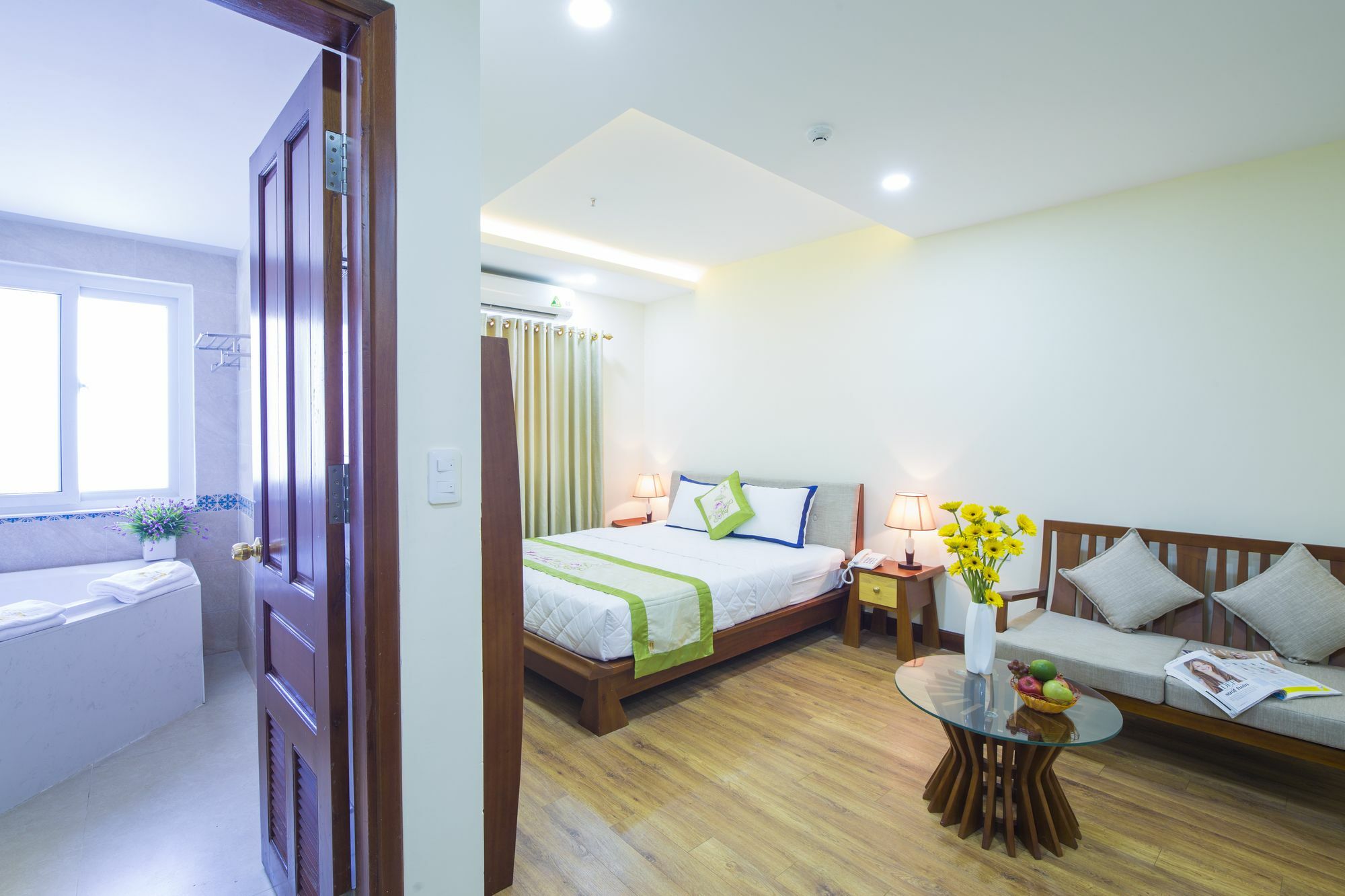 Hoai Anh Plaza Hotel Danang Exterior photo